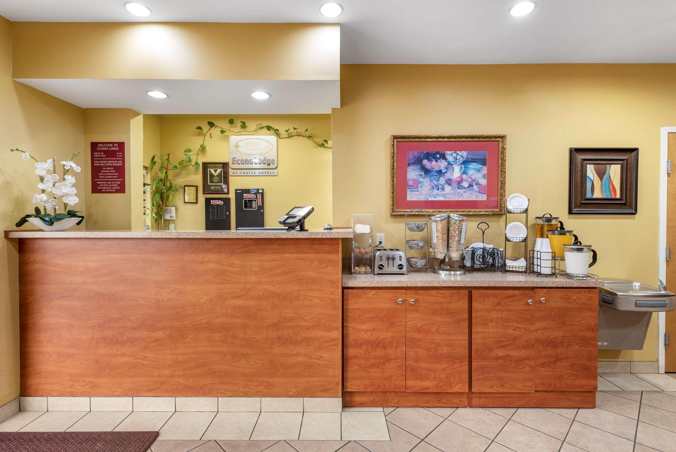 Econo Lodge Louisville Airport Exterior foto